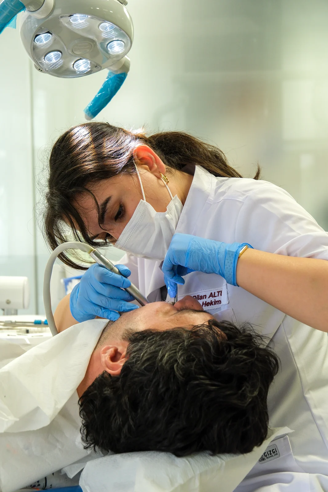 DentVisit — protez uzmanımız tedavi sırasında